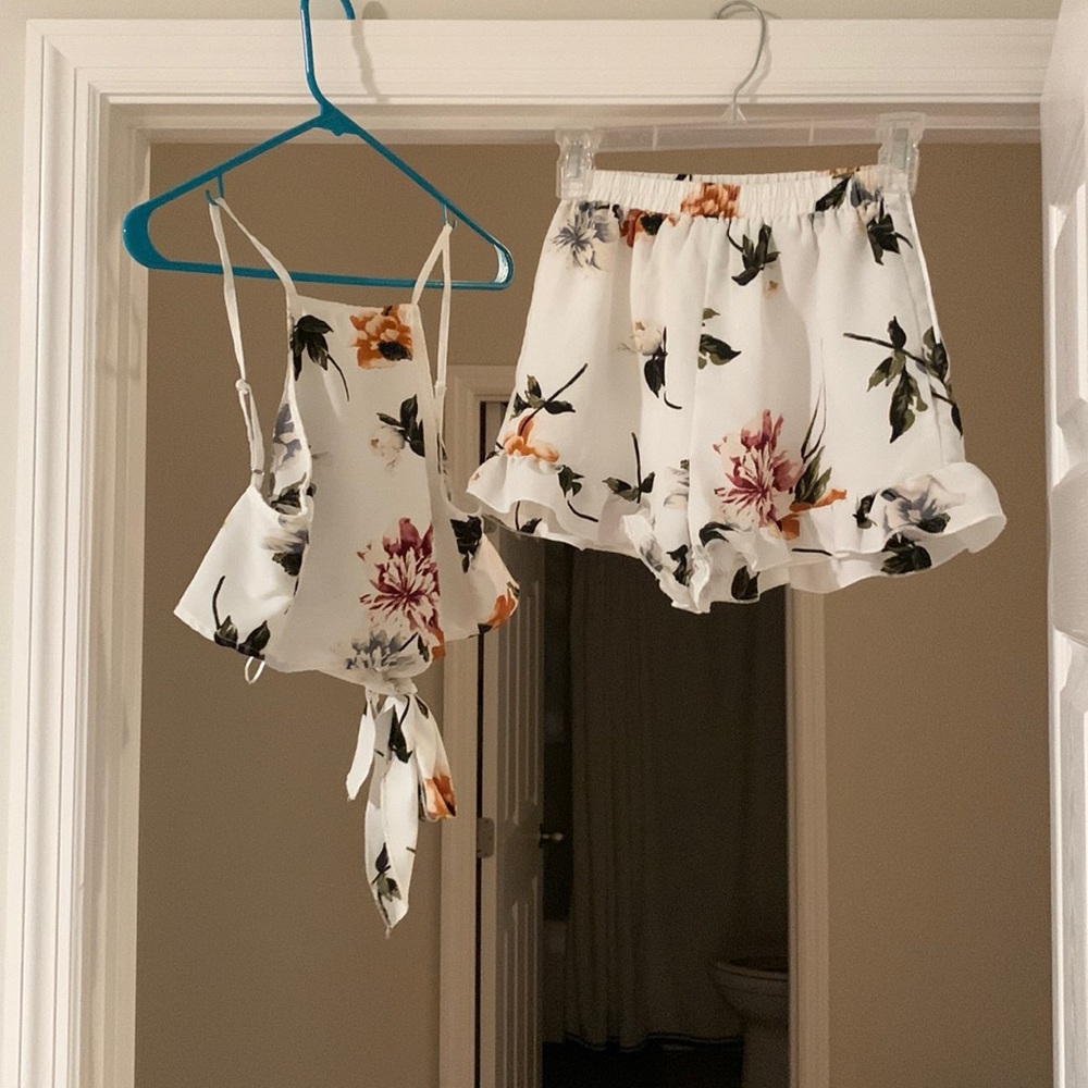 White floral crop top set